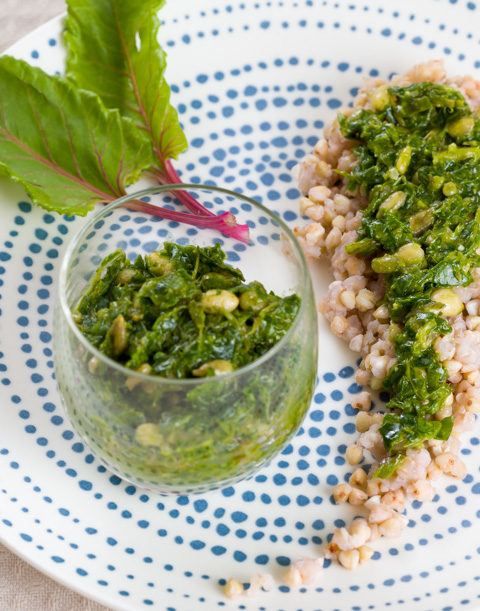 Pesto de fanes de betterave au citron