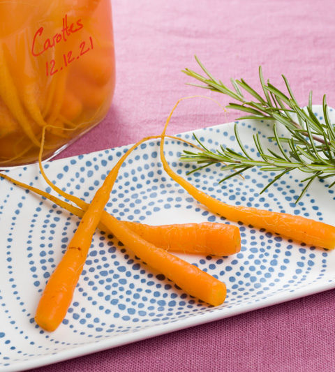 Carottes lactofermentées au romarin